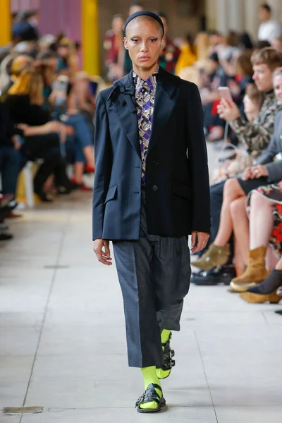 Look 3